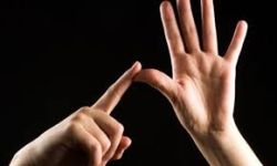 إعفاء شريحة الصم والبكم من جباية المستشفيات.. عليهم إبراز الهوية أولًا